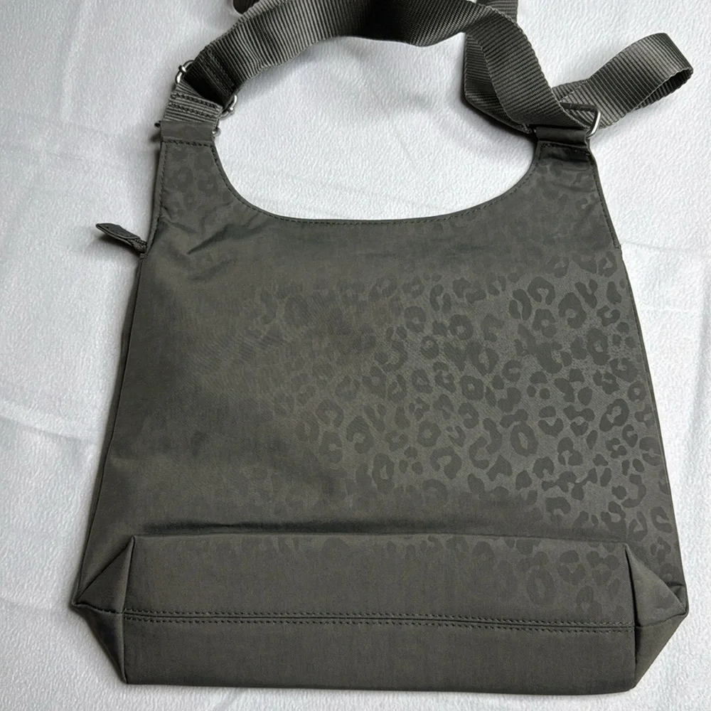 Baggallini Bucket Bagg (Charcoal) crossbody NWOT bag - Picture 3 of 9